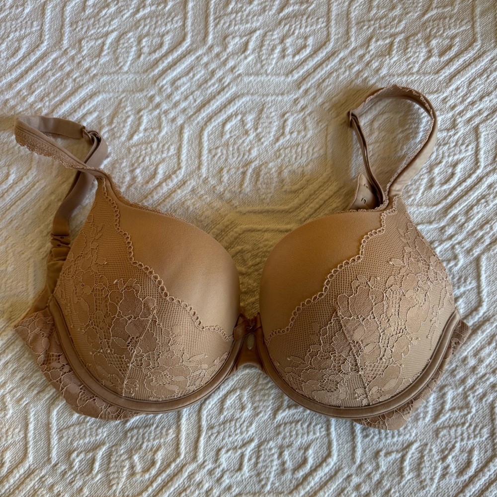 Victoria's Secret Lace Push-Up Bra in Tan
